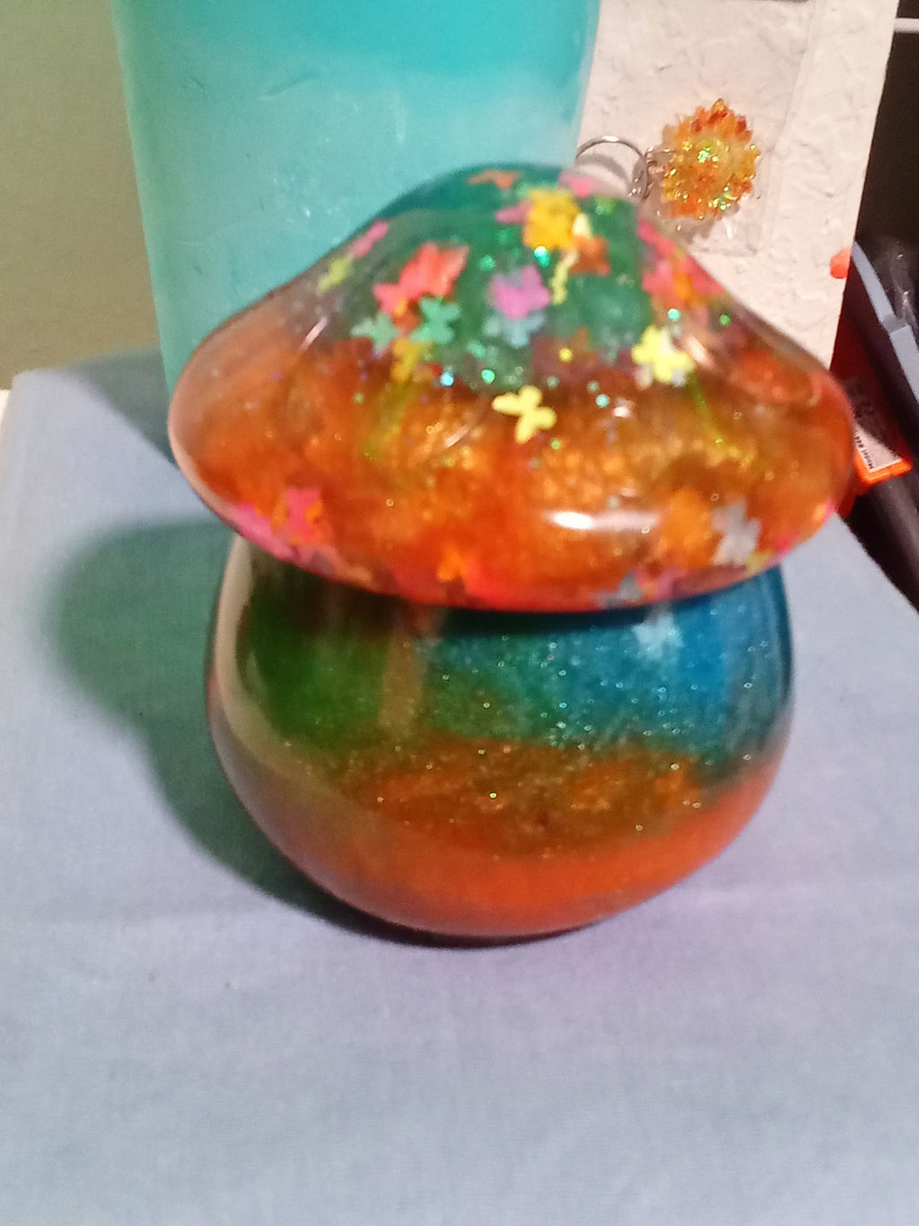 mushroom secrete container
