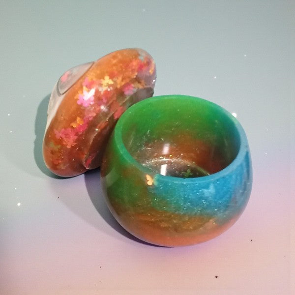 mushroom secrete container